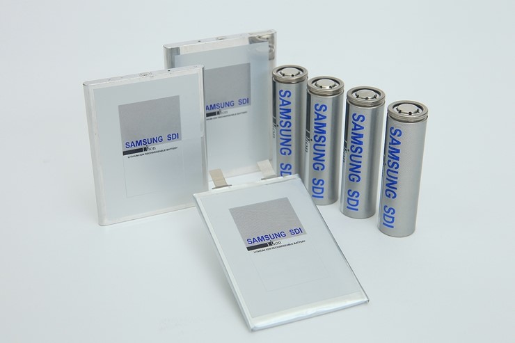 Who makes batteries for Samsung?
